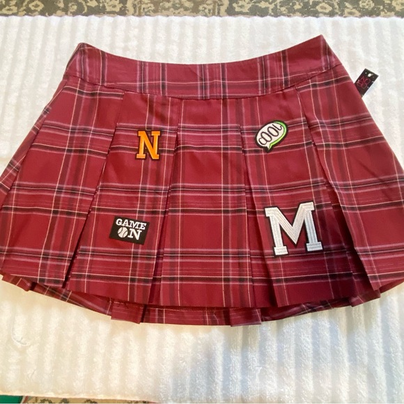 No Boundaries Tennis Skirt Sz M (7-9) Cheer Style w/ Patches NWT - Picture 3 of 6